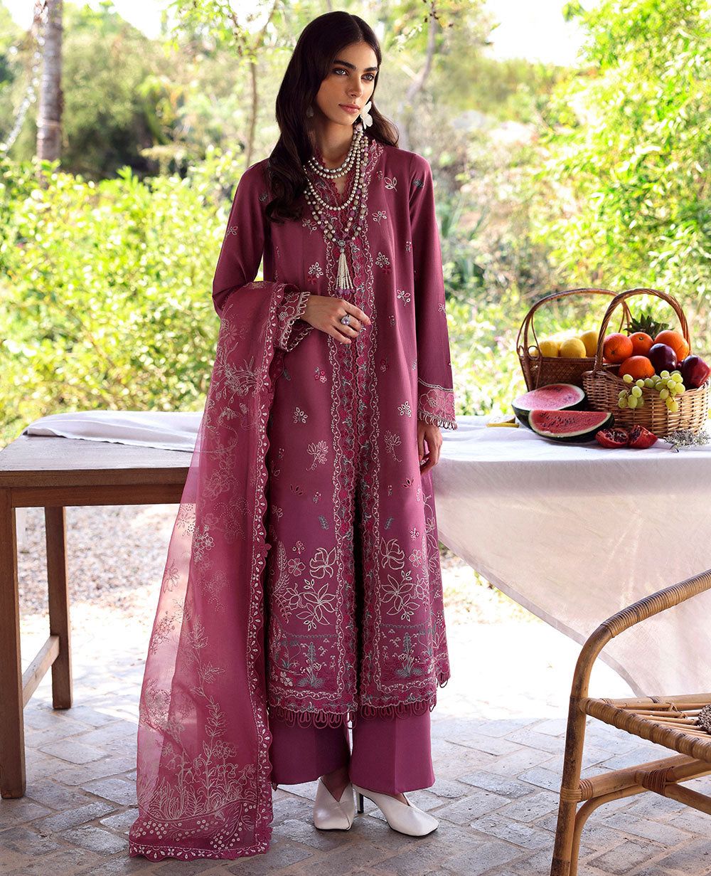 REPUBLIC WOMENS WEAR M-144